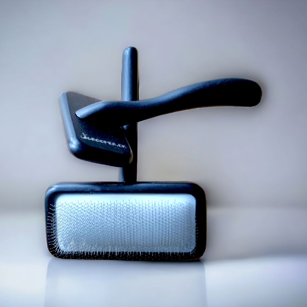 Groomer-DK-Fluff-Factor-Slicker-Brush2