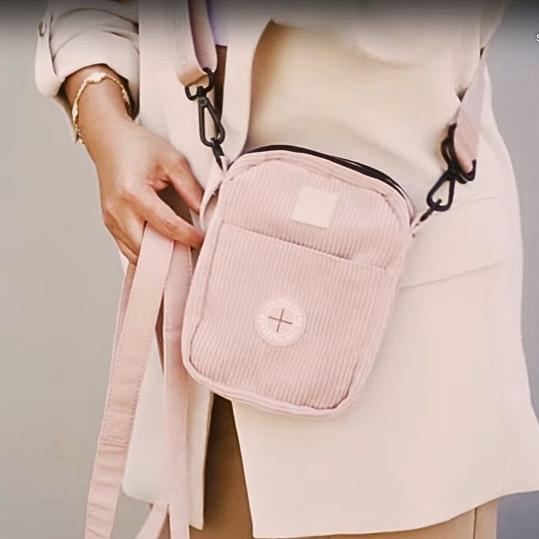 Fuzzyard-Cross-Body-Leckerlitasche-Corduroy-Soft-Blush-mood