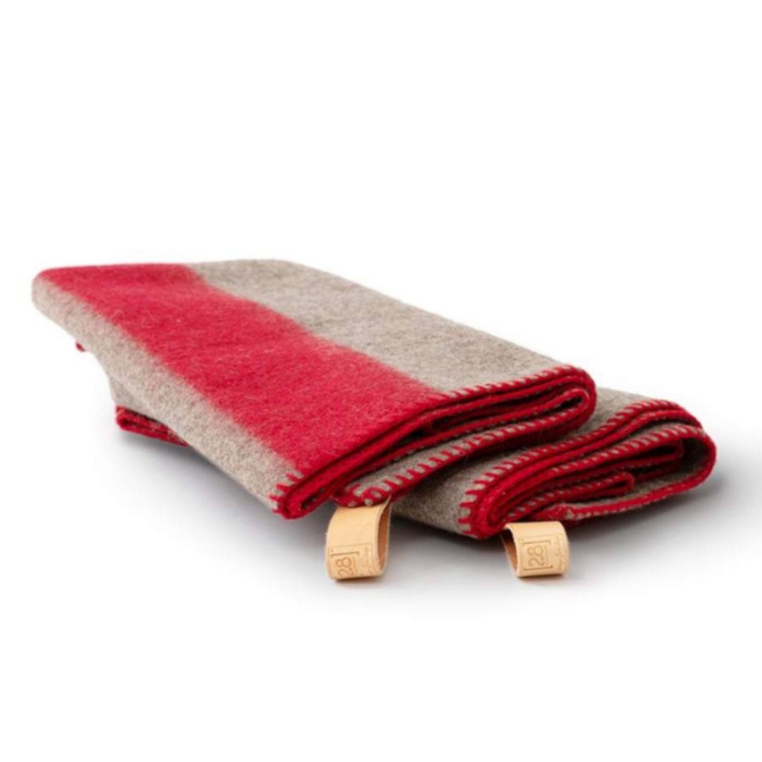 2.8-duepuntootto-design-for-dogs-Hundedecke-Ansel-recycelte-Wolle-Rot
