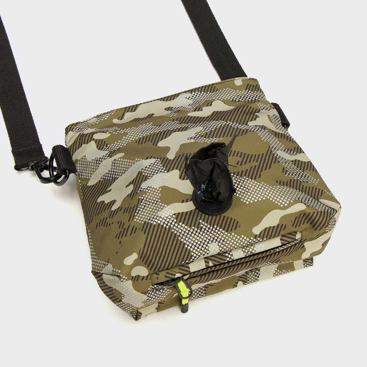 Cloud7-AKTIV-Leckerlibeutel-Camo-2