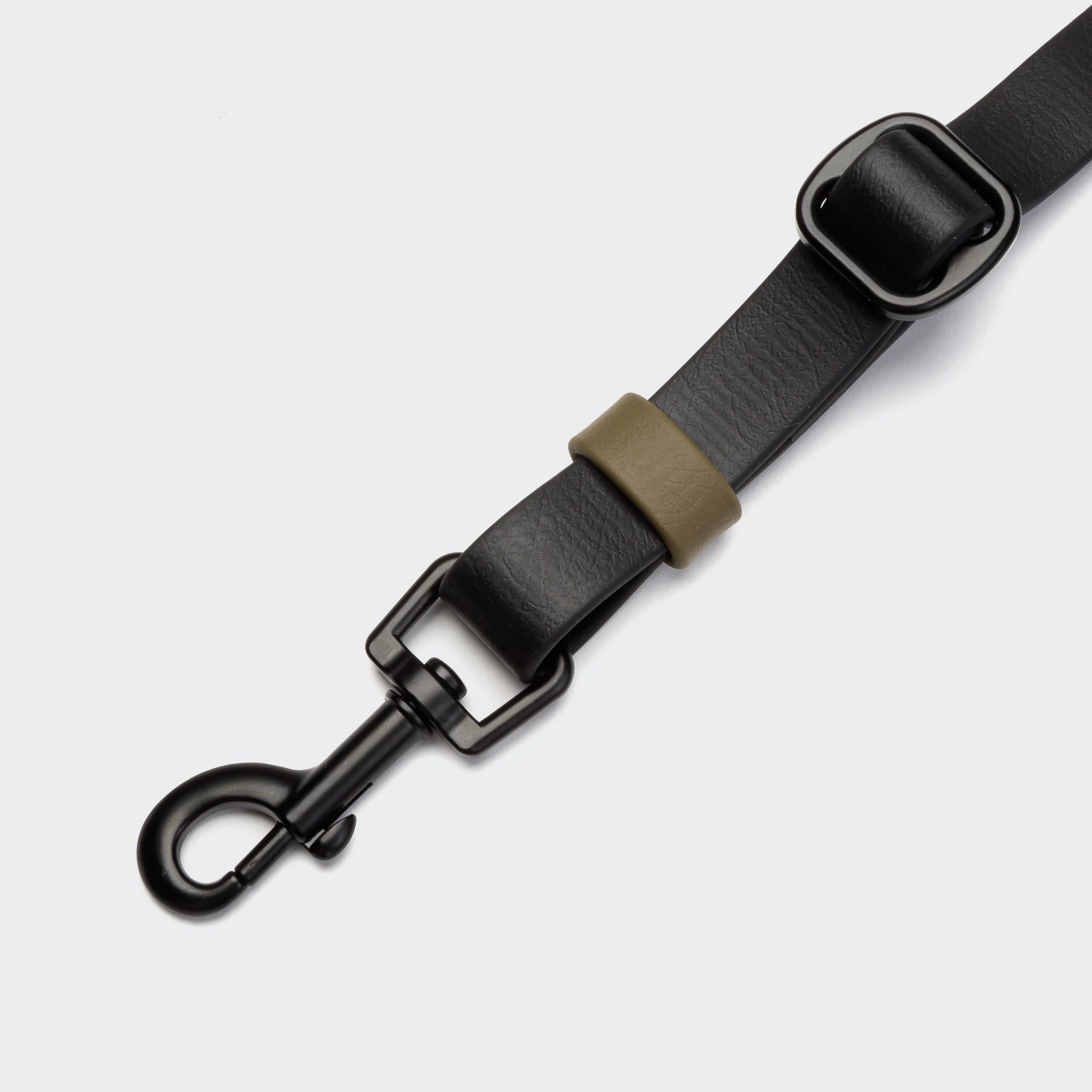 Cloud7-Freihandleine-BioThane-Ipanema-Black-Olive-Karabiner