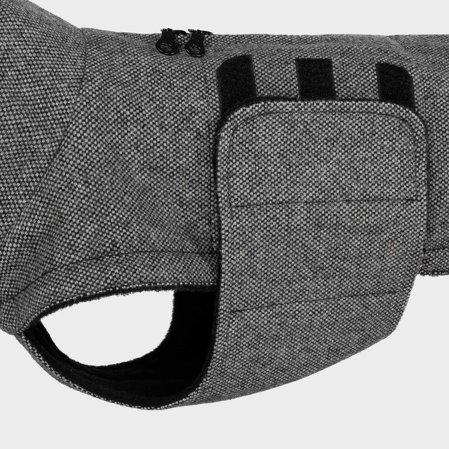 Cloud7-Hundemantel-Brooklyn-Dackel-Tweed-Black-Detail