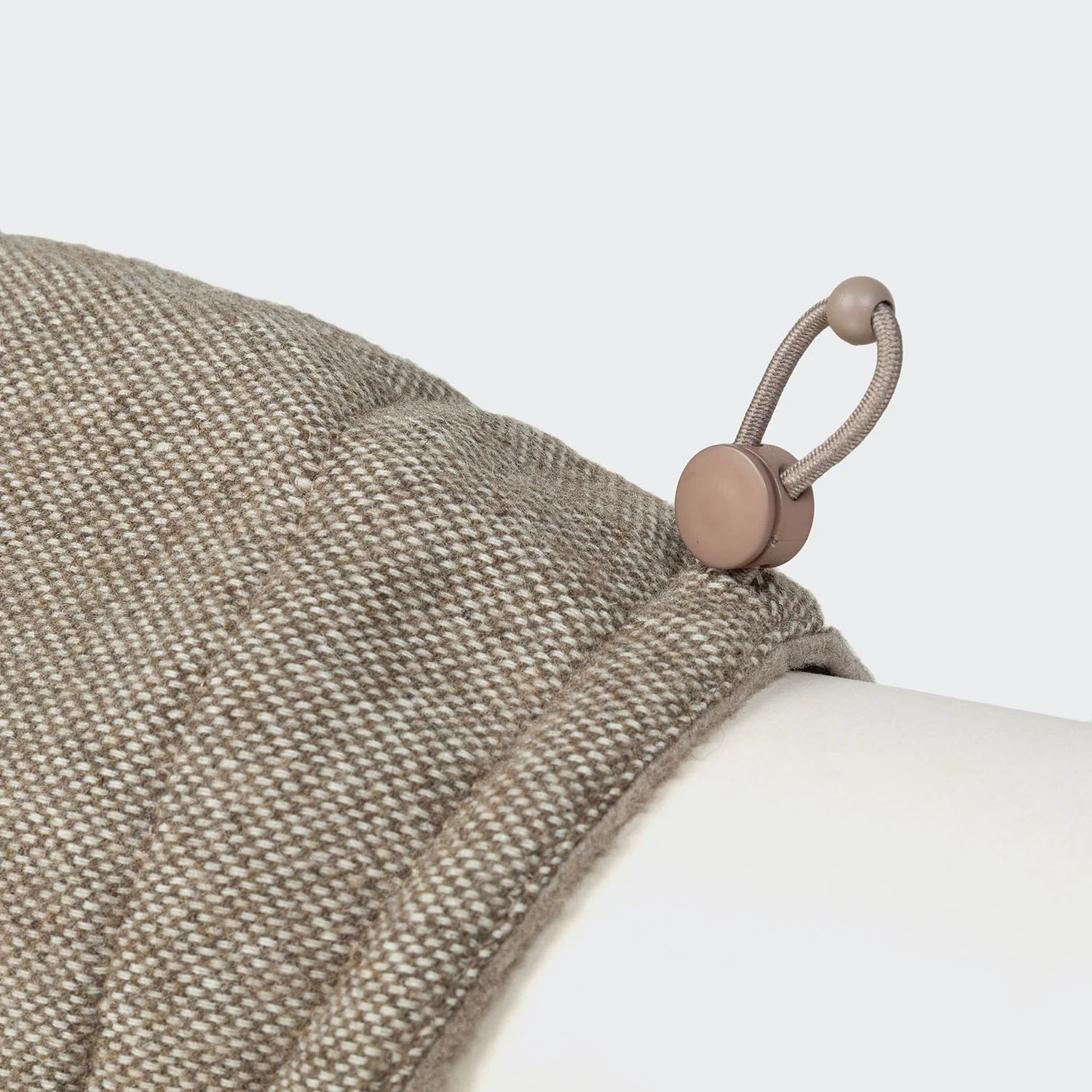 Cloud7-Hundemantel-Brooklyn-Tweed-Beige-Detail3