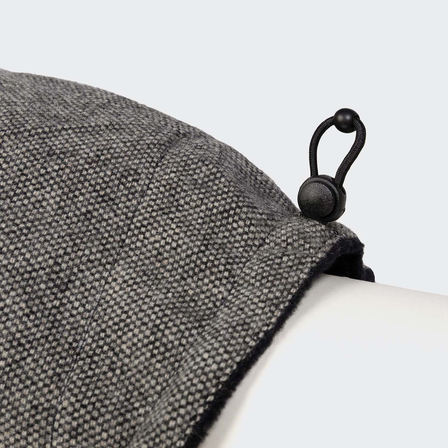 Cloud7-Hundemantel-Brooklyn-Tweed-Black-Detail2