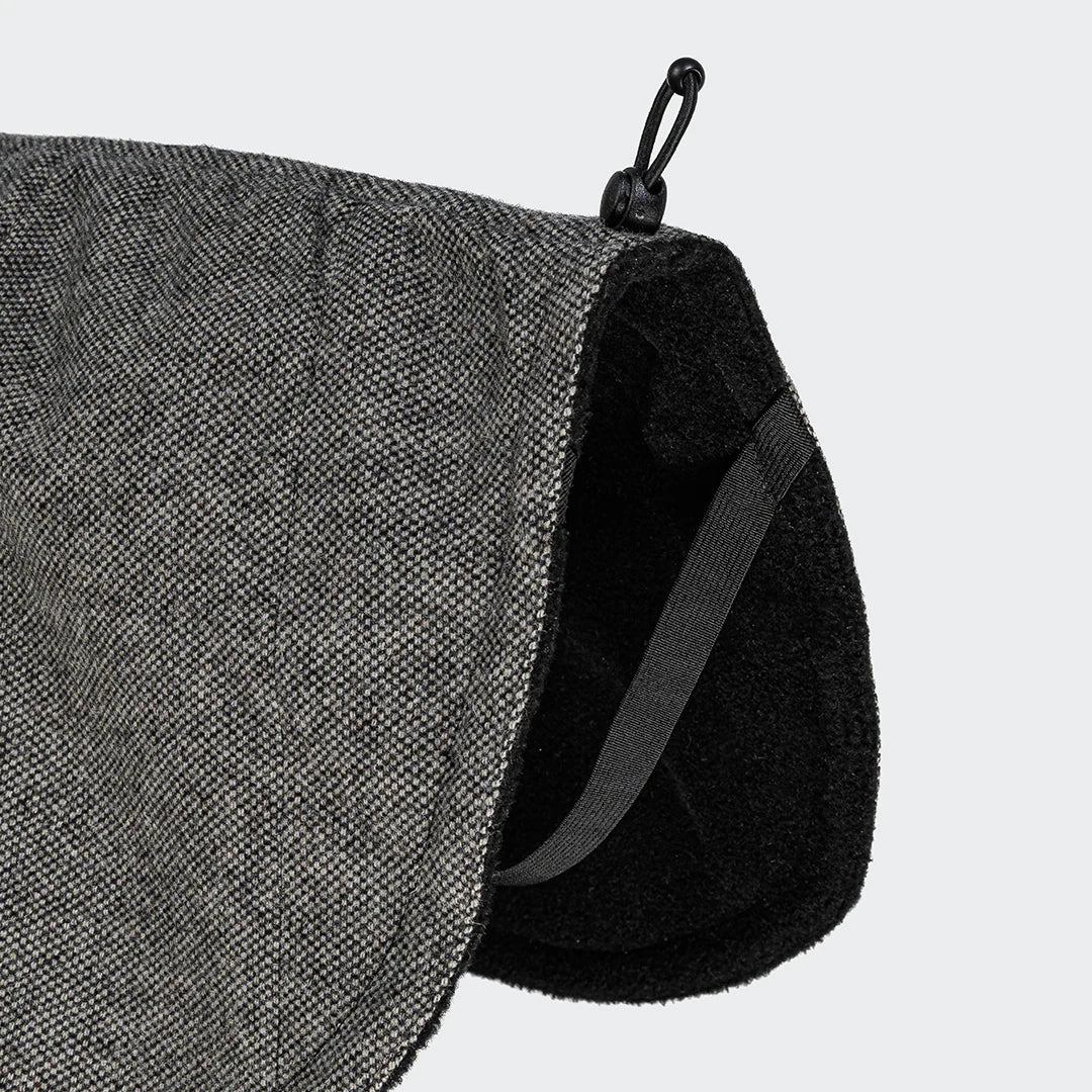Cloud7-Hundemantel-Windhund-Brooklyn-Tweed-Black-Long-Detail3