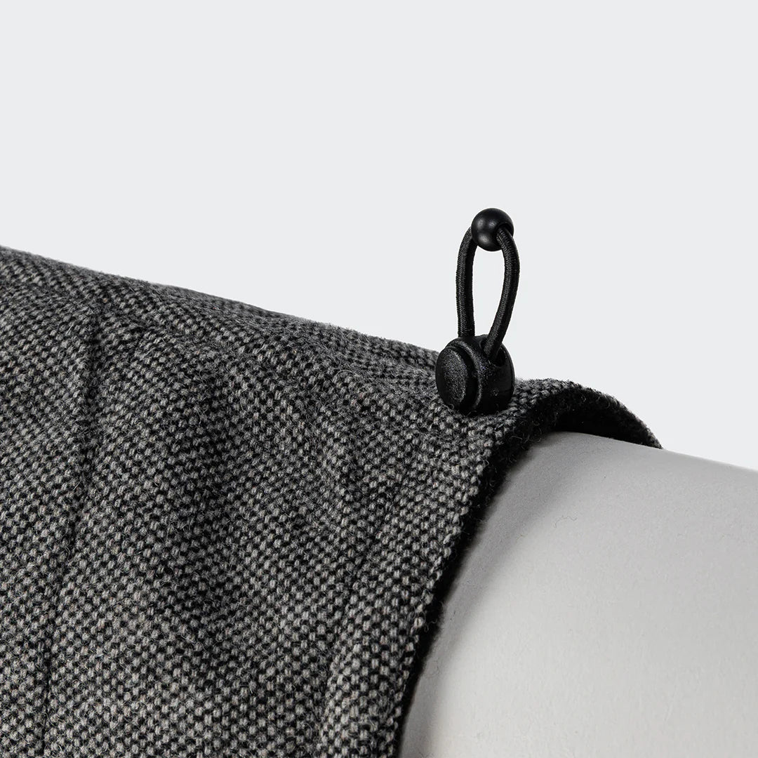 Cloud7-Hundemantel-Windhund-Brooklyn-Tweed-Black-Long-Detail4
