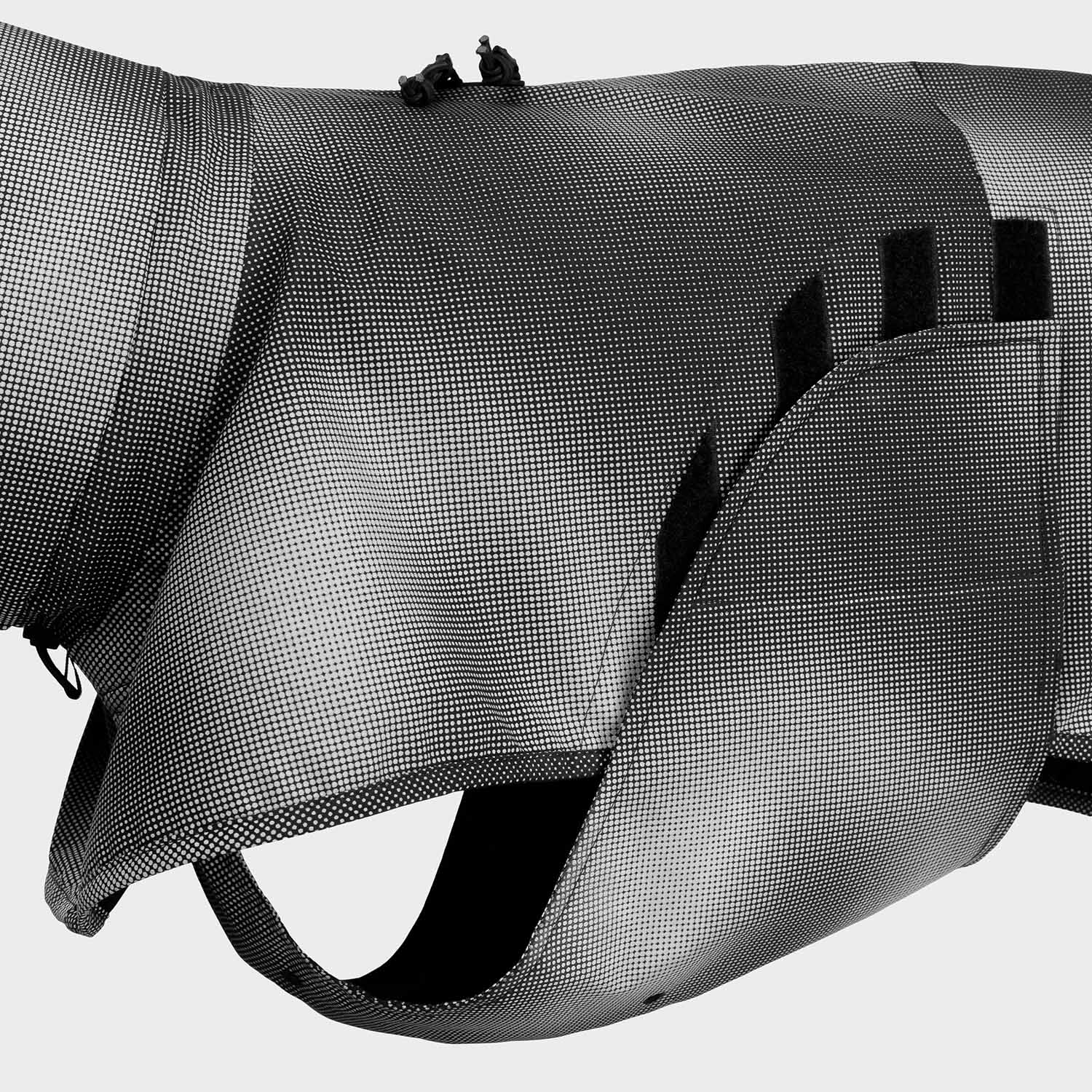 Cloud7-Hunderegenmantel-AKTIV-Black-Detail