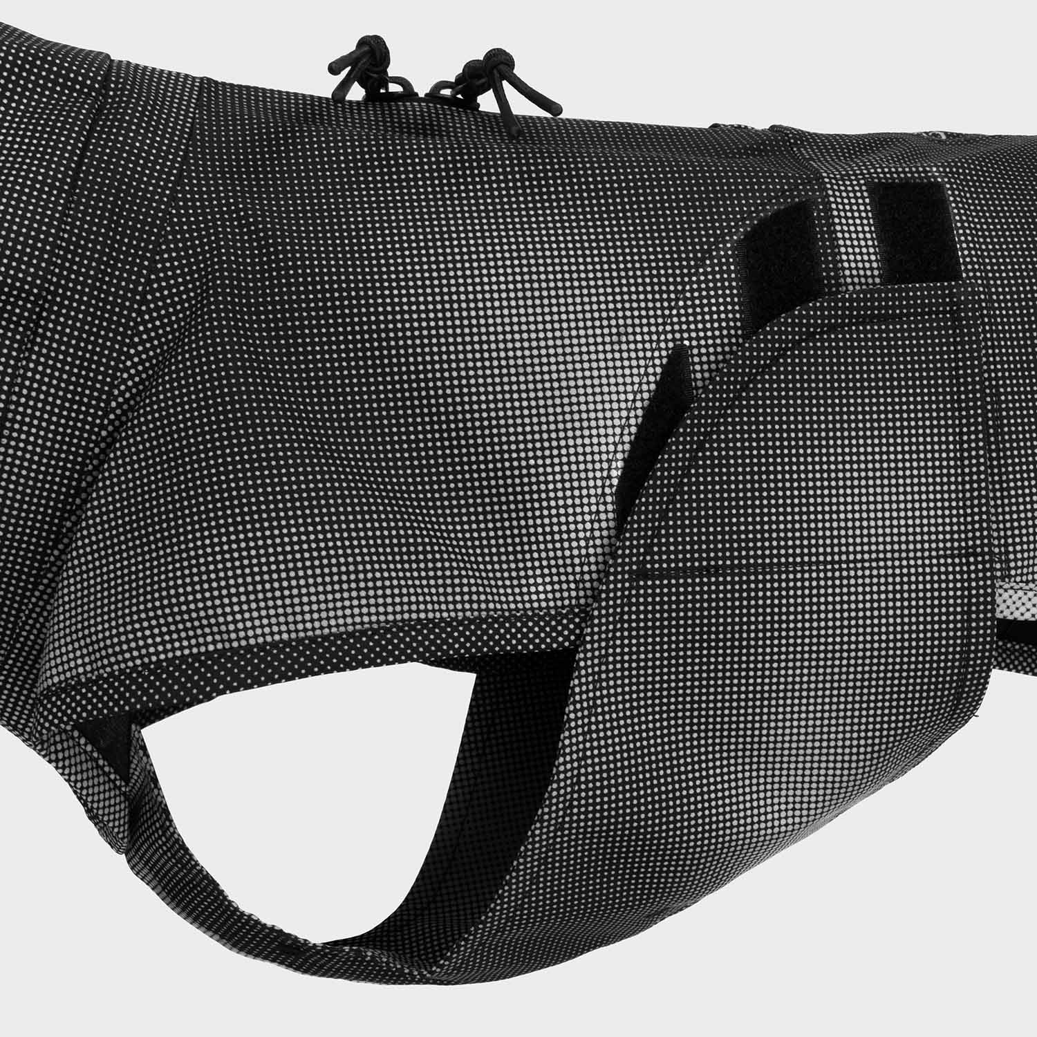 Cloud7-Hunderegenmantel-Dackel-AKTIV-Black-Detail