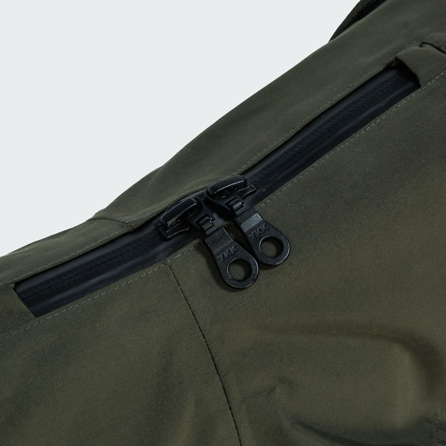 Cloud7-Hunderegenmantel-Dackel-Dark-Olive-2.0-Detail