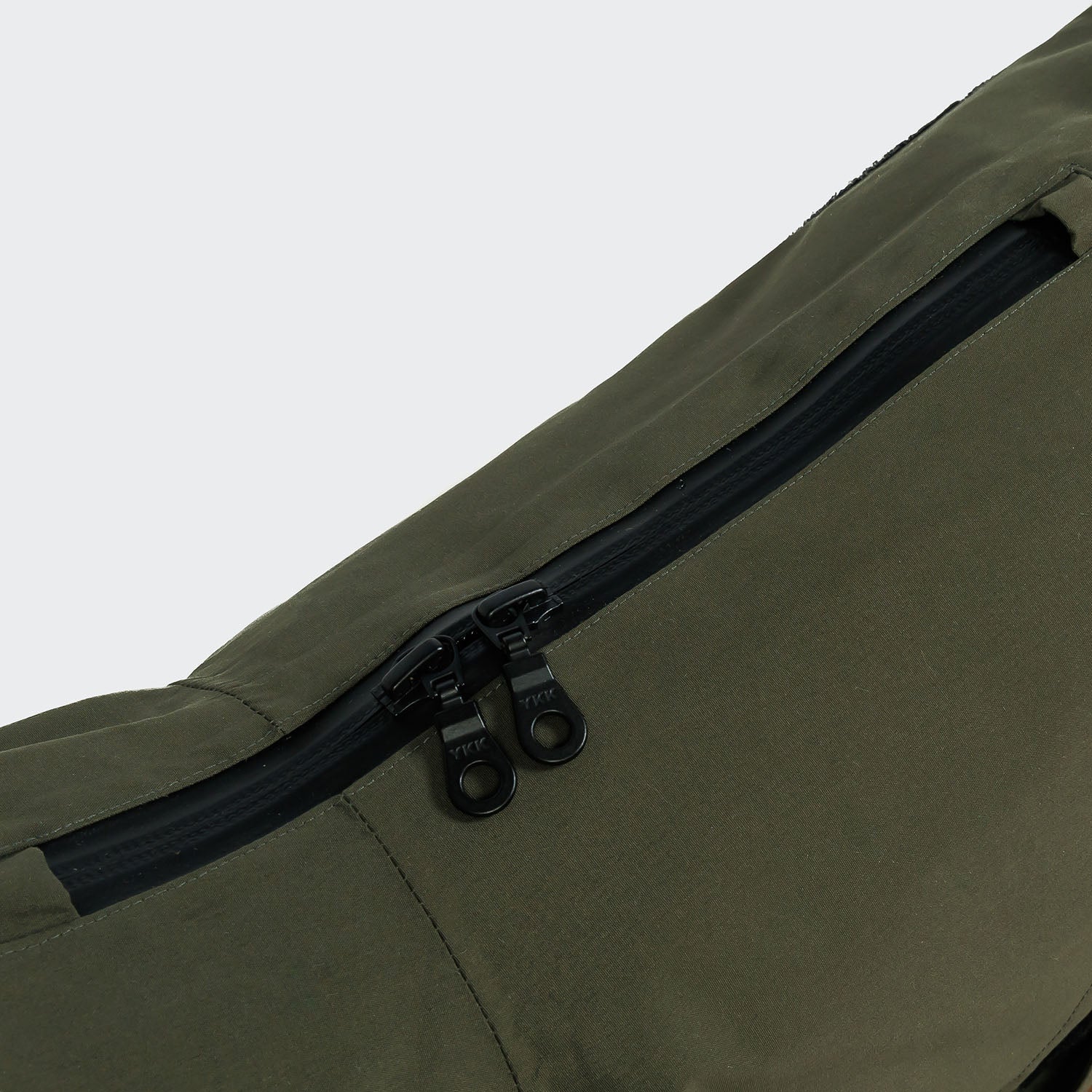 Cloud7-Hunderegenmantel-Dublin-2.0-Dark-Olive-Detail2