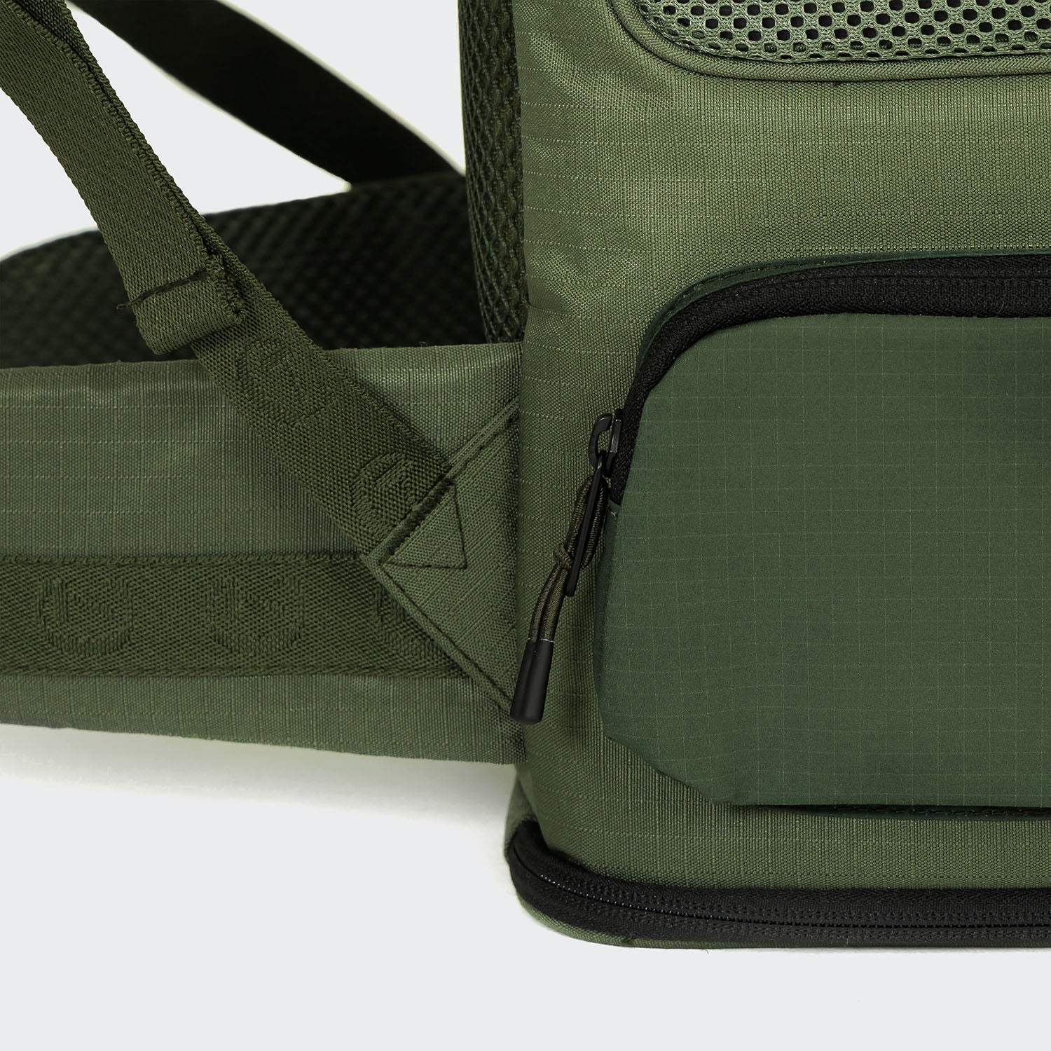 Cloud7-Hunderucksack-AKTIV-Olive-Detail2