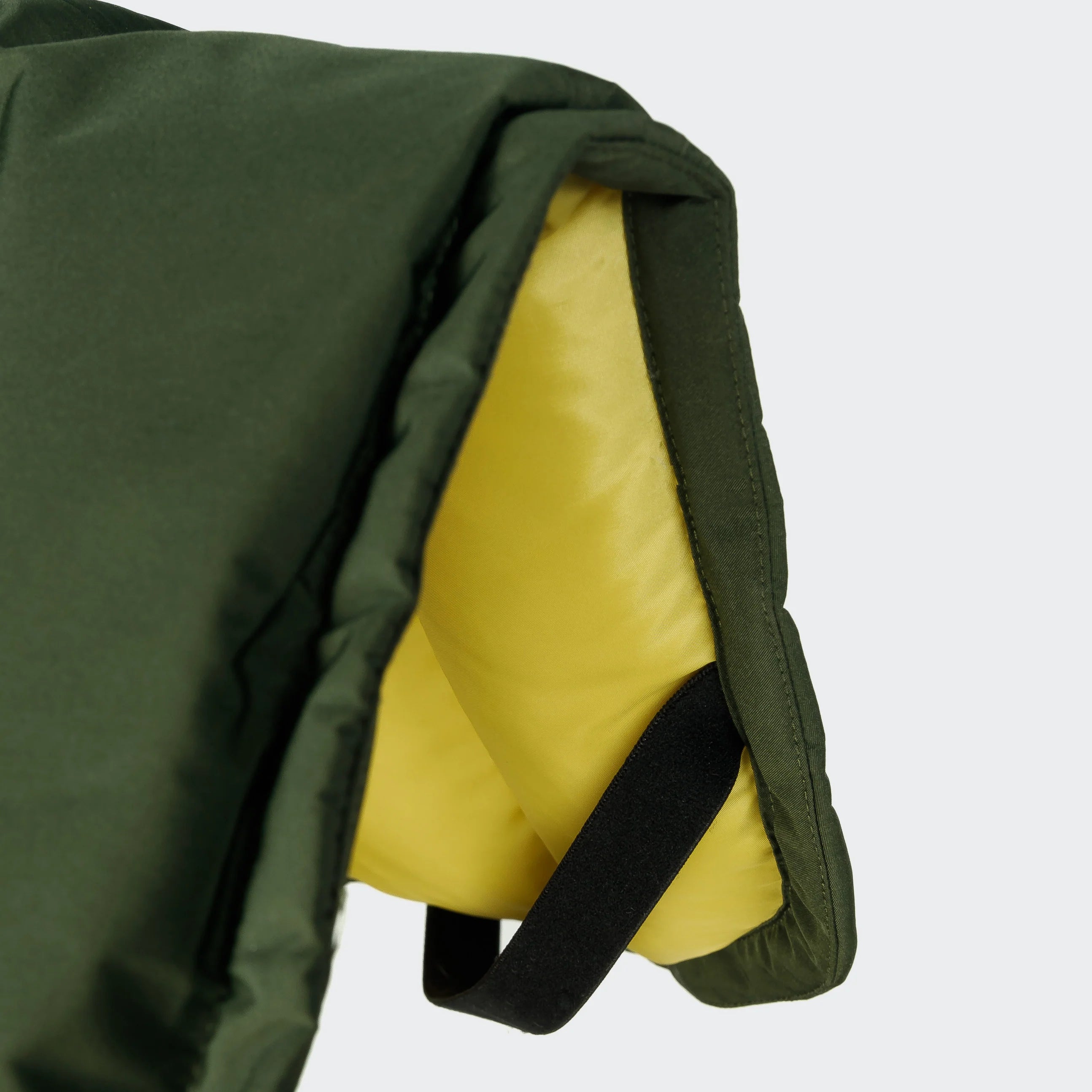 Cloud7-Hundewintermantel-Everest-Pro-Olive-Beinschlaufen