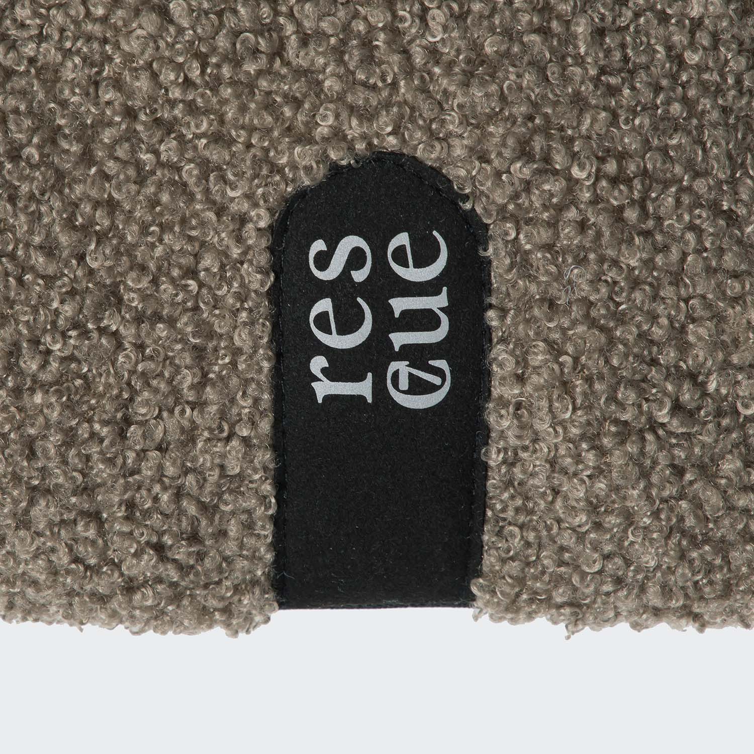 Cloud7-RESC7UE-Hundekissen-Sandy-Brown-Logo