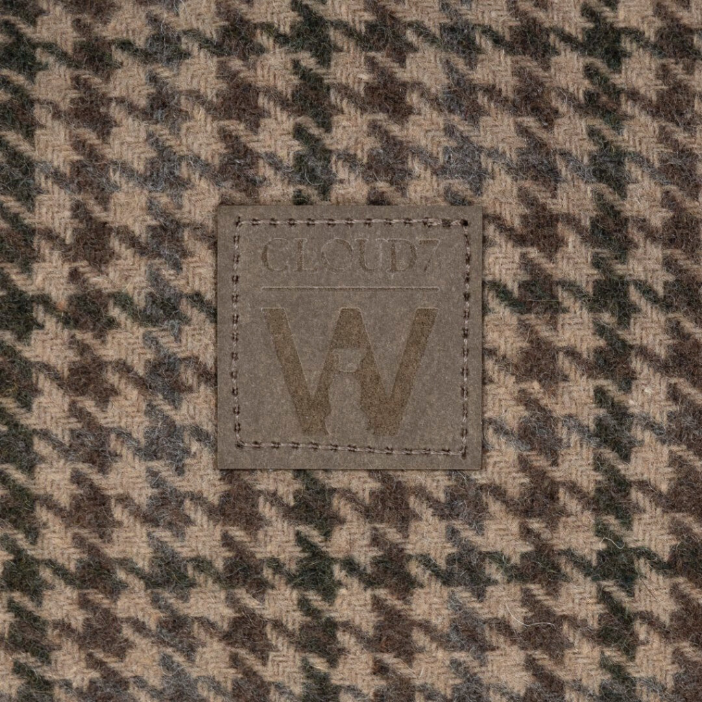 Cloud7xWoofstuff-Hundemantel-Brooklyn-Hahnentritt-Logo