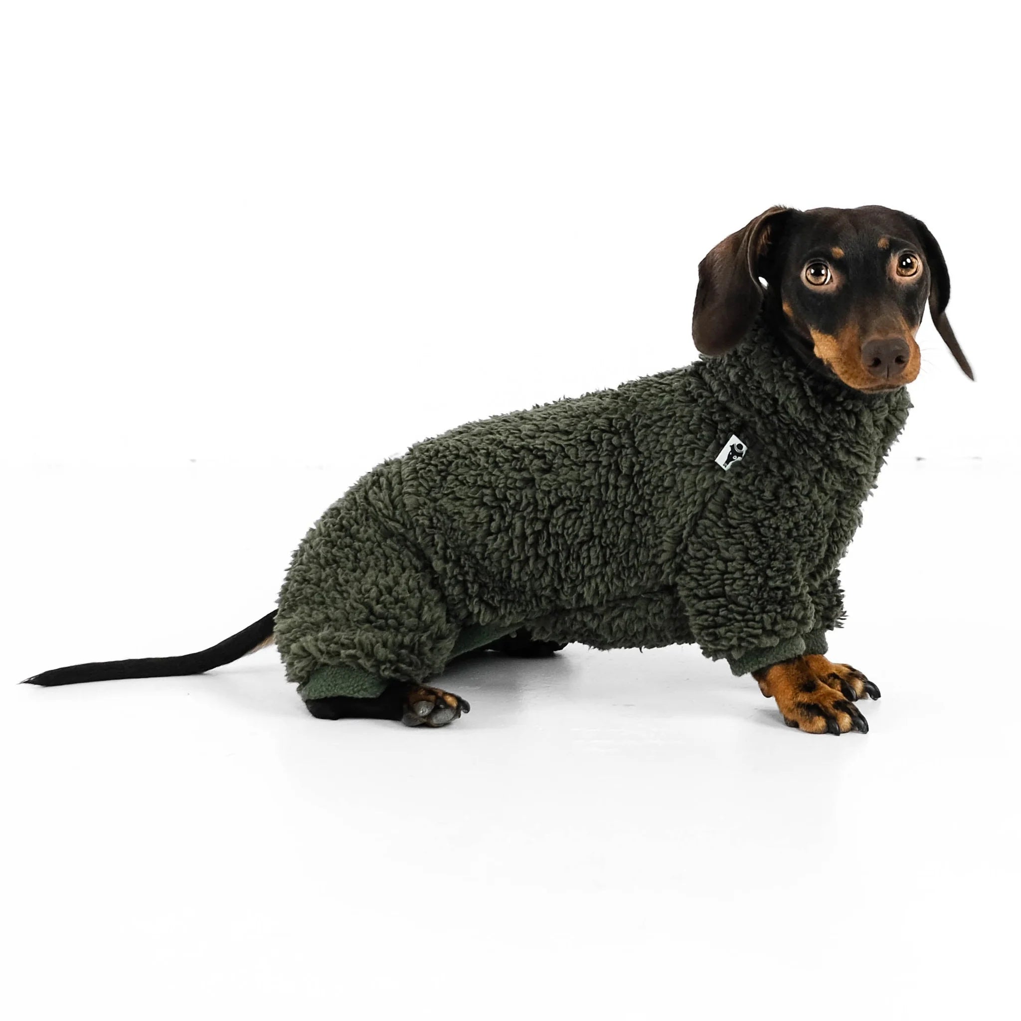 KarmaHund-Winter-Overall-Wellsoft-Olive-sitzend