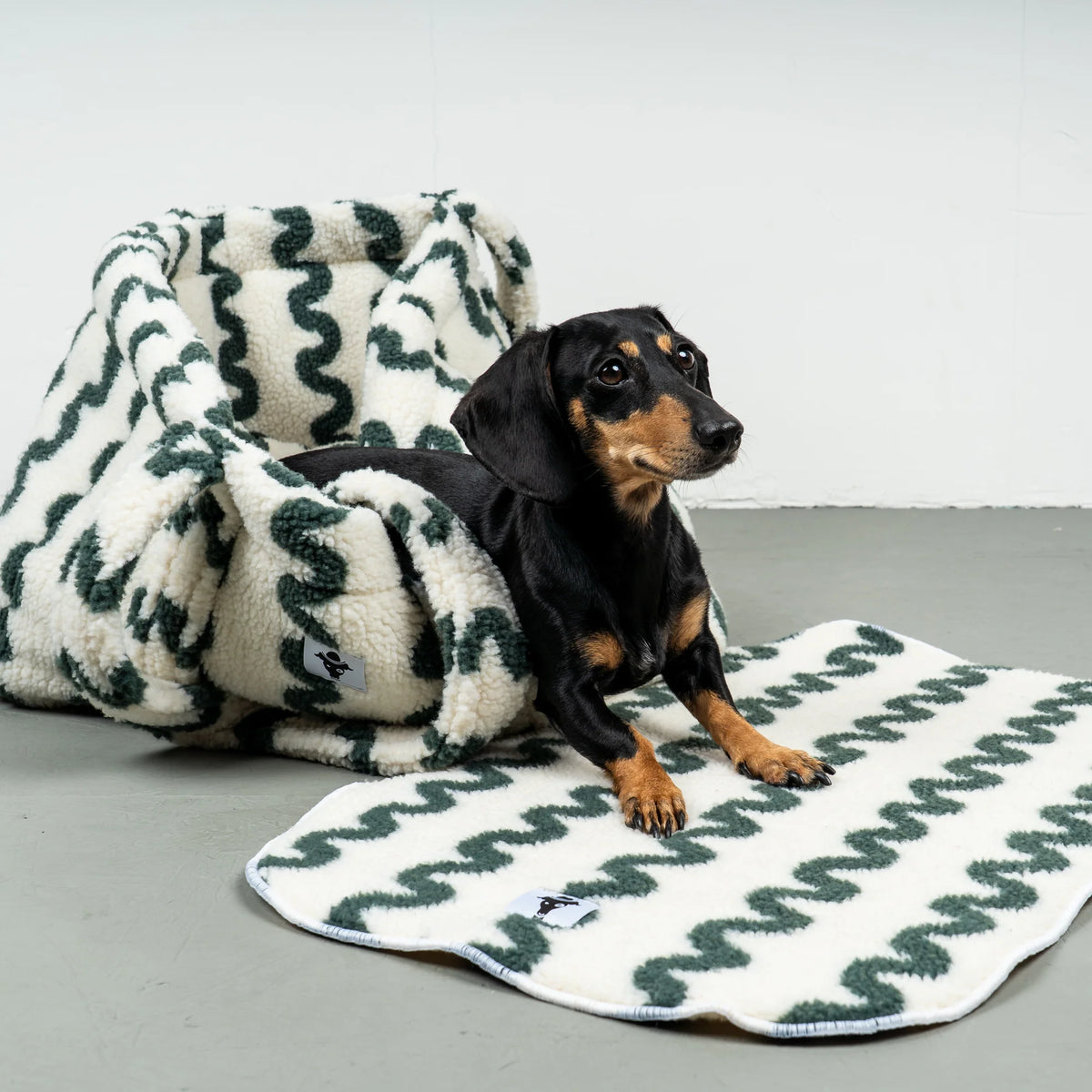 Karma-Hund-Platzdecke-Hundedecke-Green-Waves-Mood