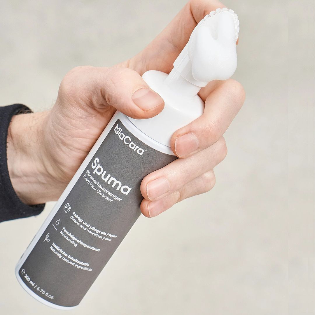MiaCara-Spuma-Pfotenschaumreiniger-Anwendung2