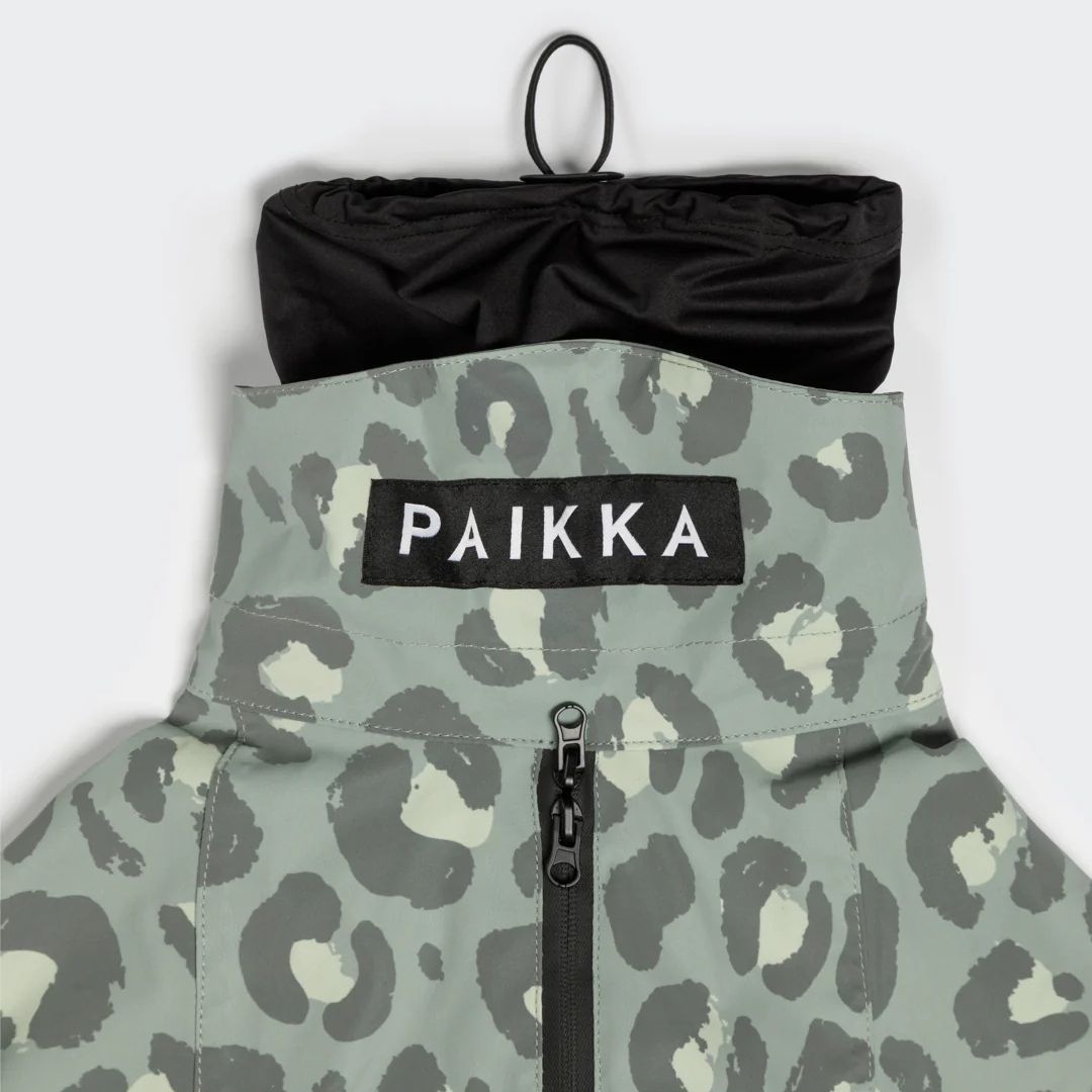 PAIKKA-Reflektierender-Hunderegenmantel-Lite-Green-Leo-Kragen