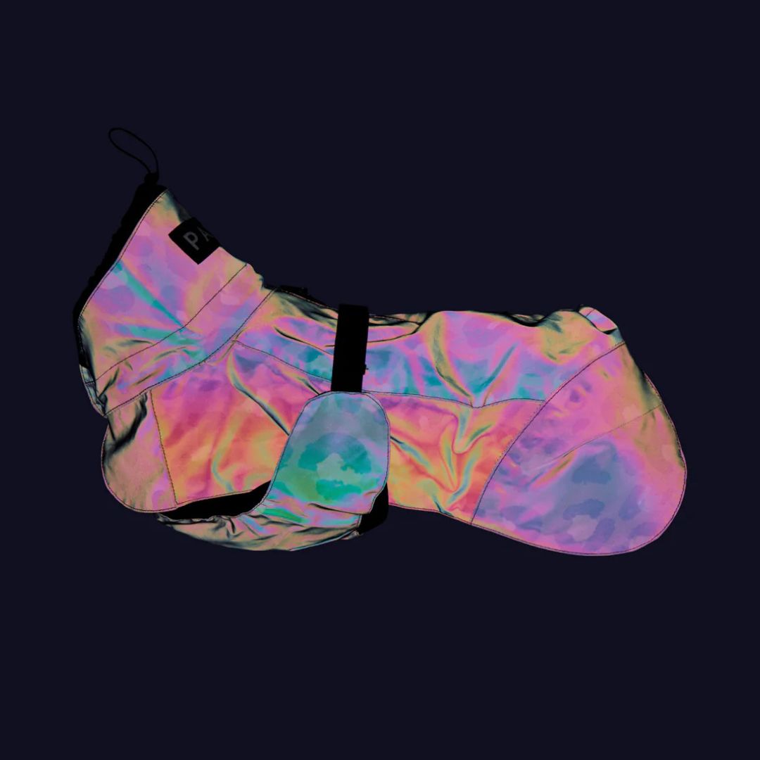 PAIKKA-Reflektierender-Hunderegenmantel-Lite-Green-Leo-reflektierend