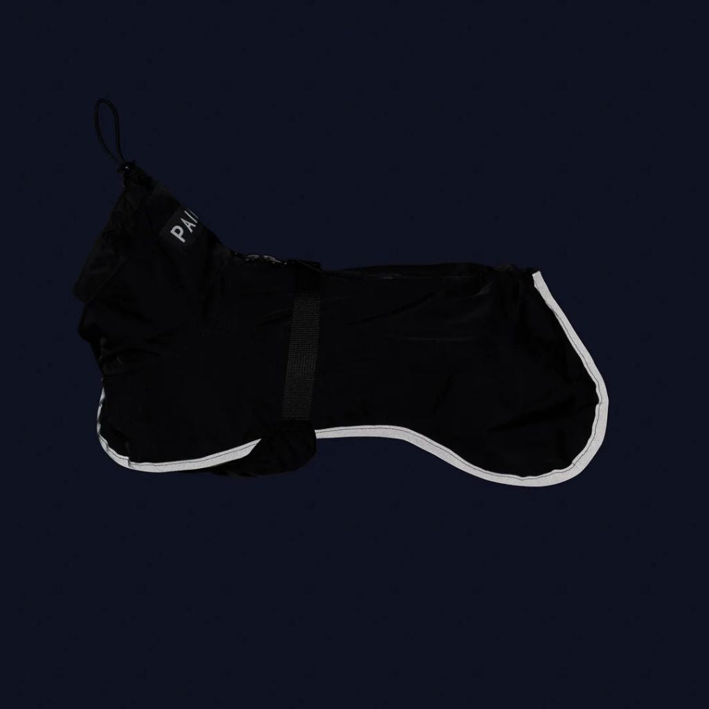 Paikka-Recovery-Hunderegenmantel-Lite-Black-Reflektion