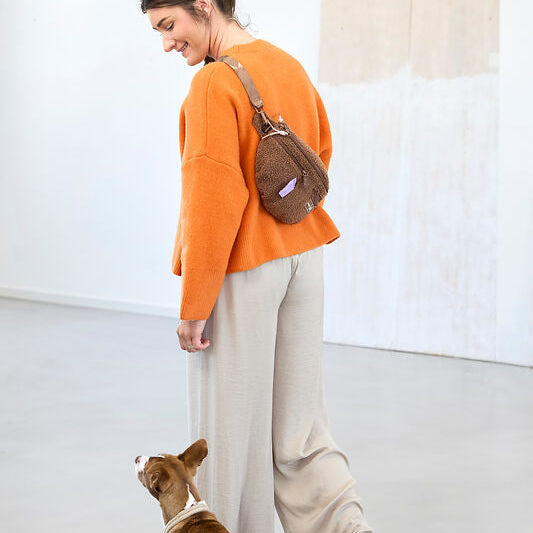 Palopa-Gassitasche-Emma-Teddy-Fleece-Braun-Mood2