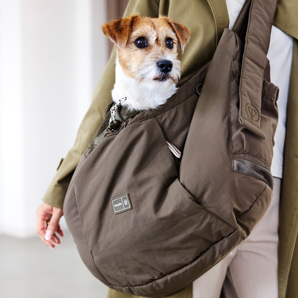Palopa-Hundetragetasche-Bara-Crinkled-Chocolate-Hund4