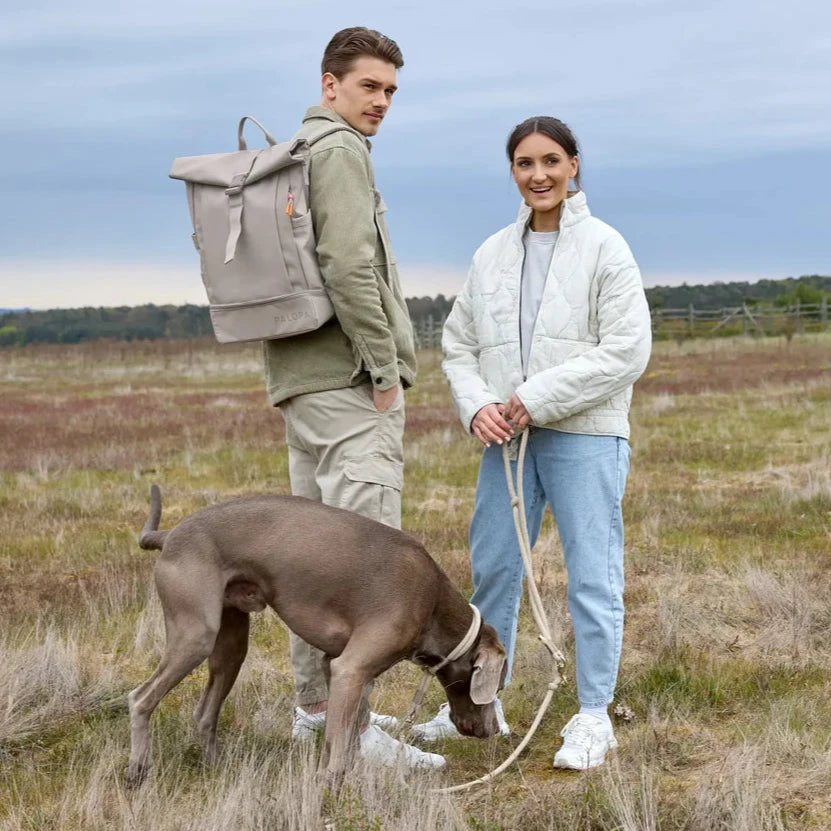 Palopa-Rolltop-Rucksack-Yoska-Taupe-Mood2