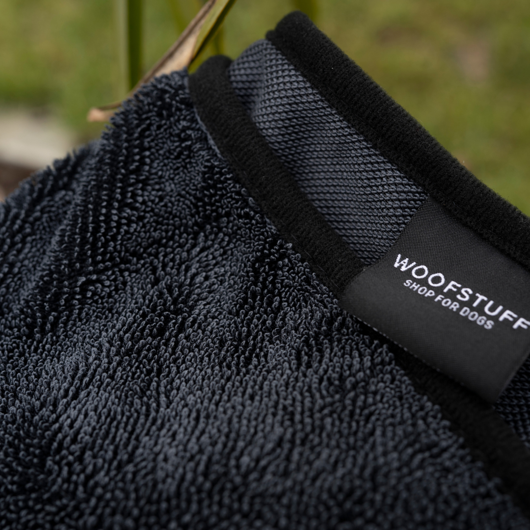 WOOFSTUFF-Hundehandtuch-Super-Flor-Turbo-Dry-Anthrazit-Detail