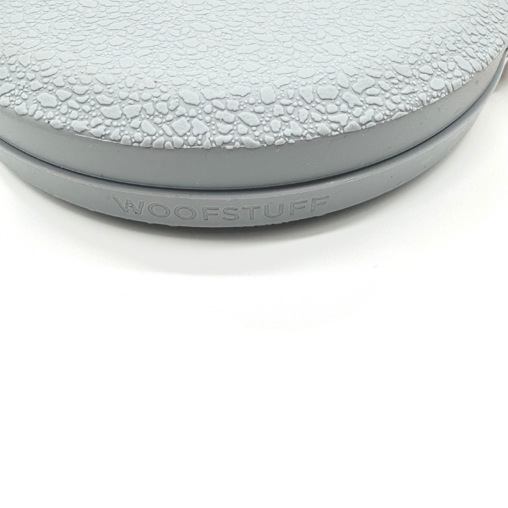 Woofstuff-Faltbarer-Reisenapf-The-Duo-Bowl-Grey-Logo