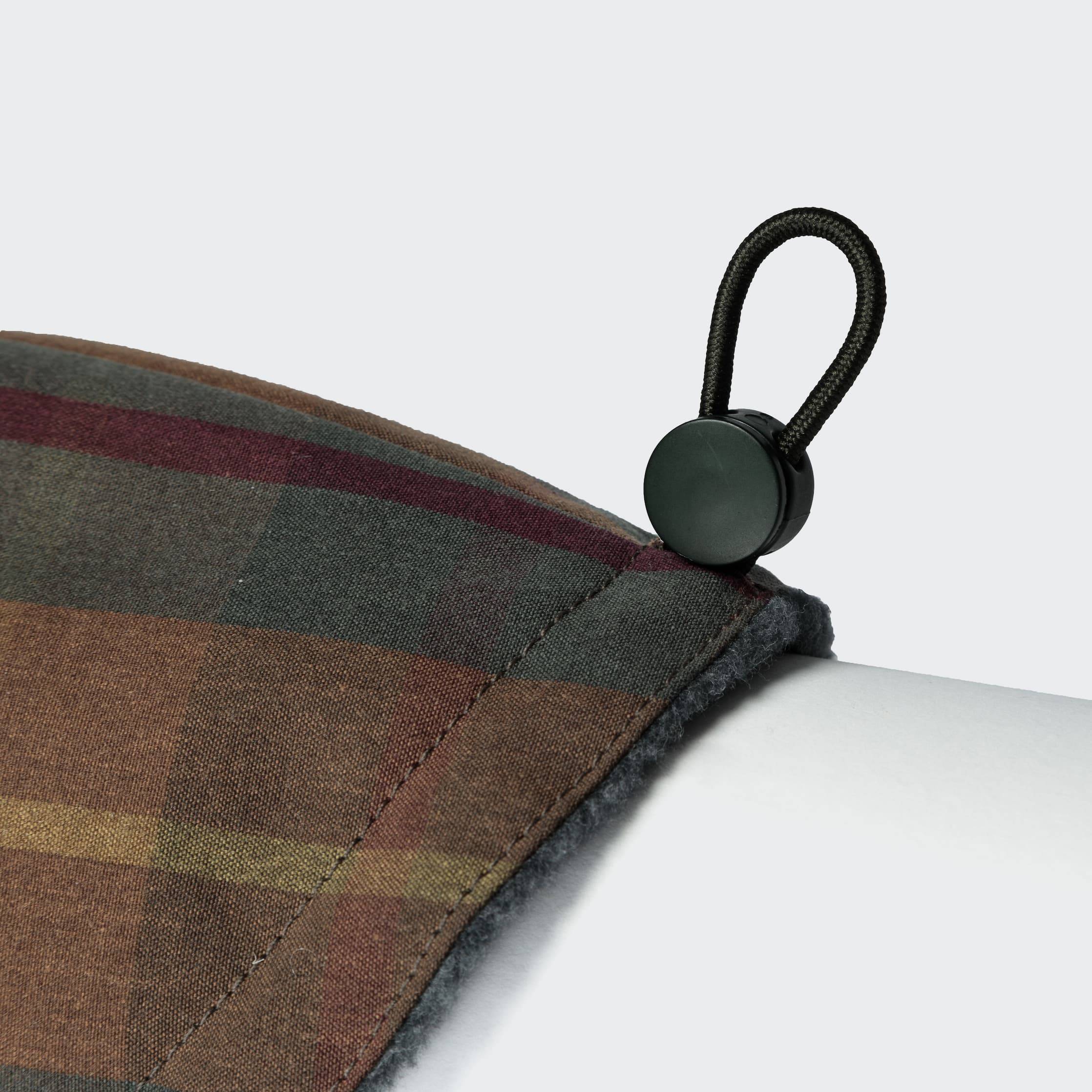 cloud7-Hundemantel-Brooklyn-Dackel-Waterproof-Waxed-Tartan-Dackel-Detail
