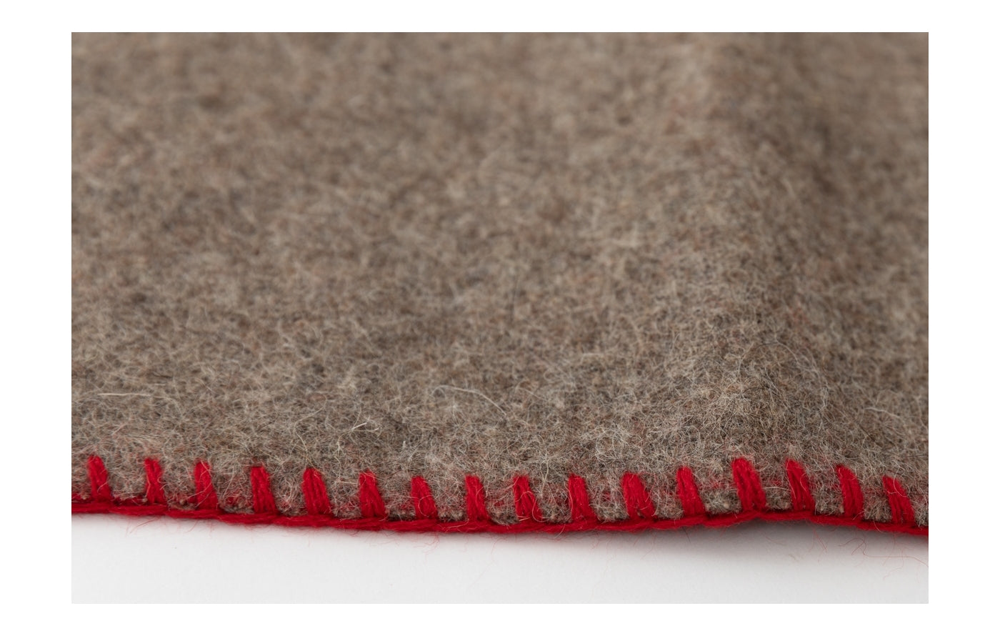 2.8-duepuntootto-Hundedecke-ANSEL-RecycelteWoole-Natural-Red