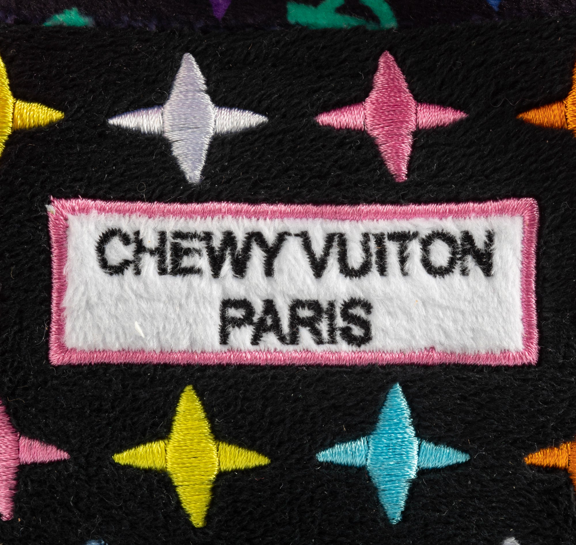 Haute-Diggity-Dog-Hundespielzeug-Chewy-Vuiton-Plüsch-Handtasche-Black-Monogram-Logo