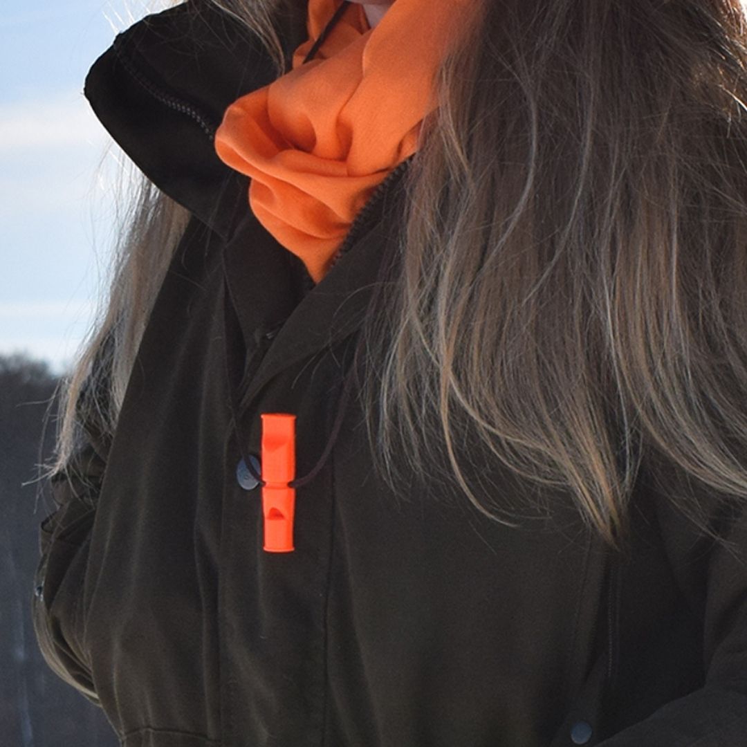 Acme-Doppeltonpfeife-no.-640-leuchtorange-Frau