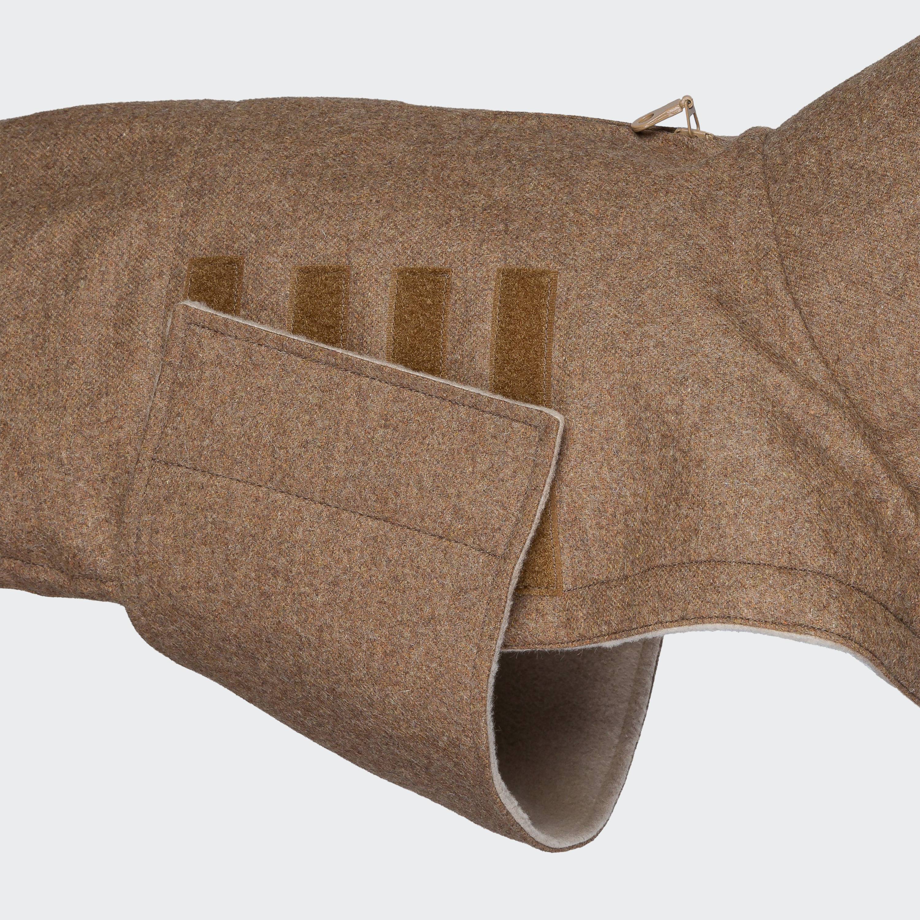 cloud7-hundemantel-brooklyn-fr.bulldogge-flannel-hazel-on-grey-verschluss