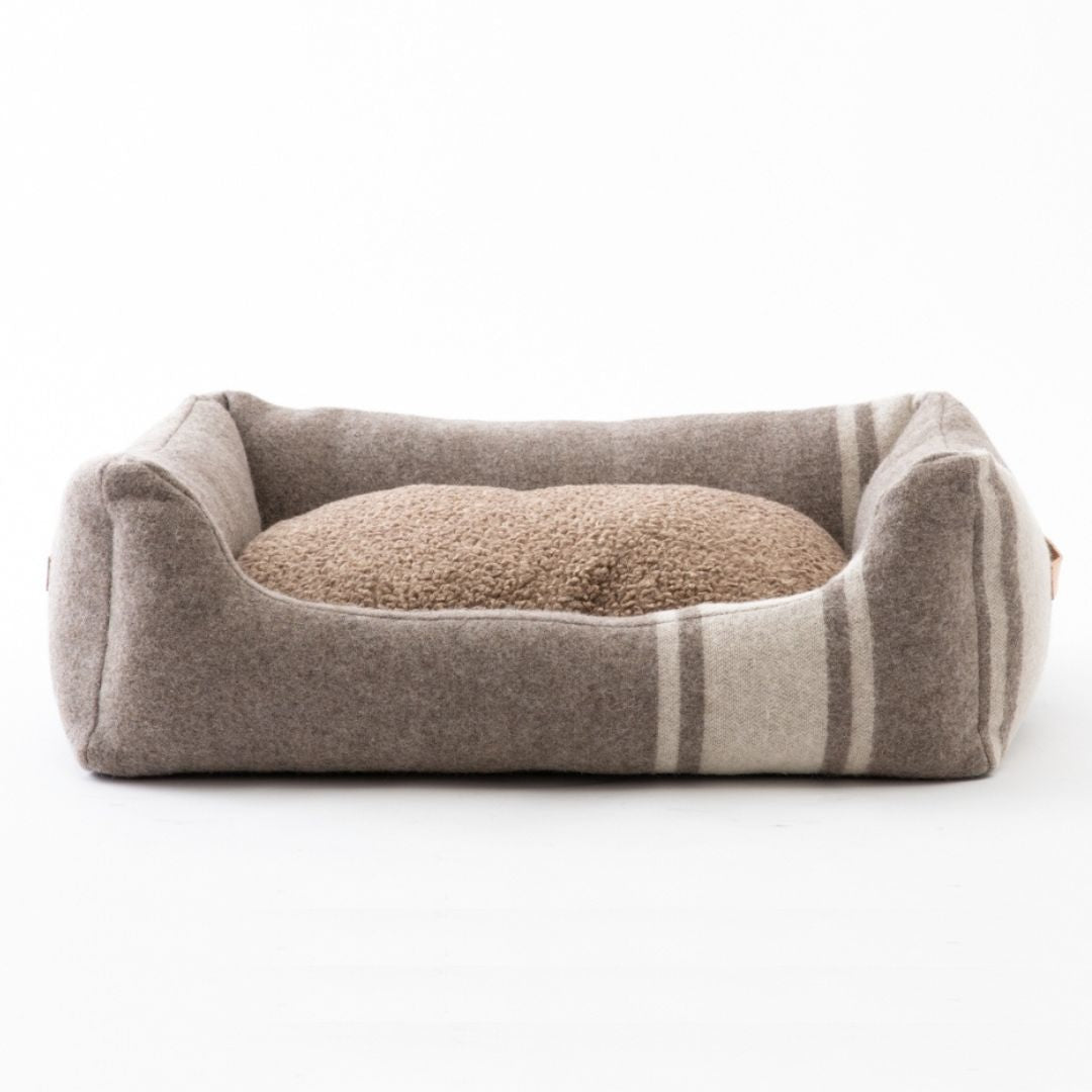 2.8-design-for-dogs-Hundebett-Henri-recycelte-Wolle-Weiß