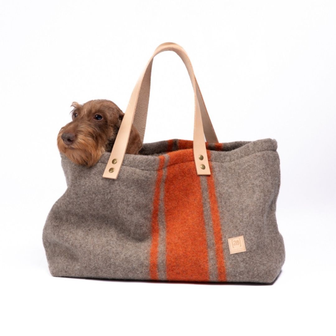 2.8-duepuntootto-Hundetragetasche-Handtasche-INGE-recycelte-Wolle-Natur-Orange-Hund2