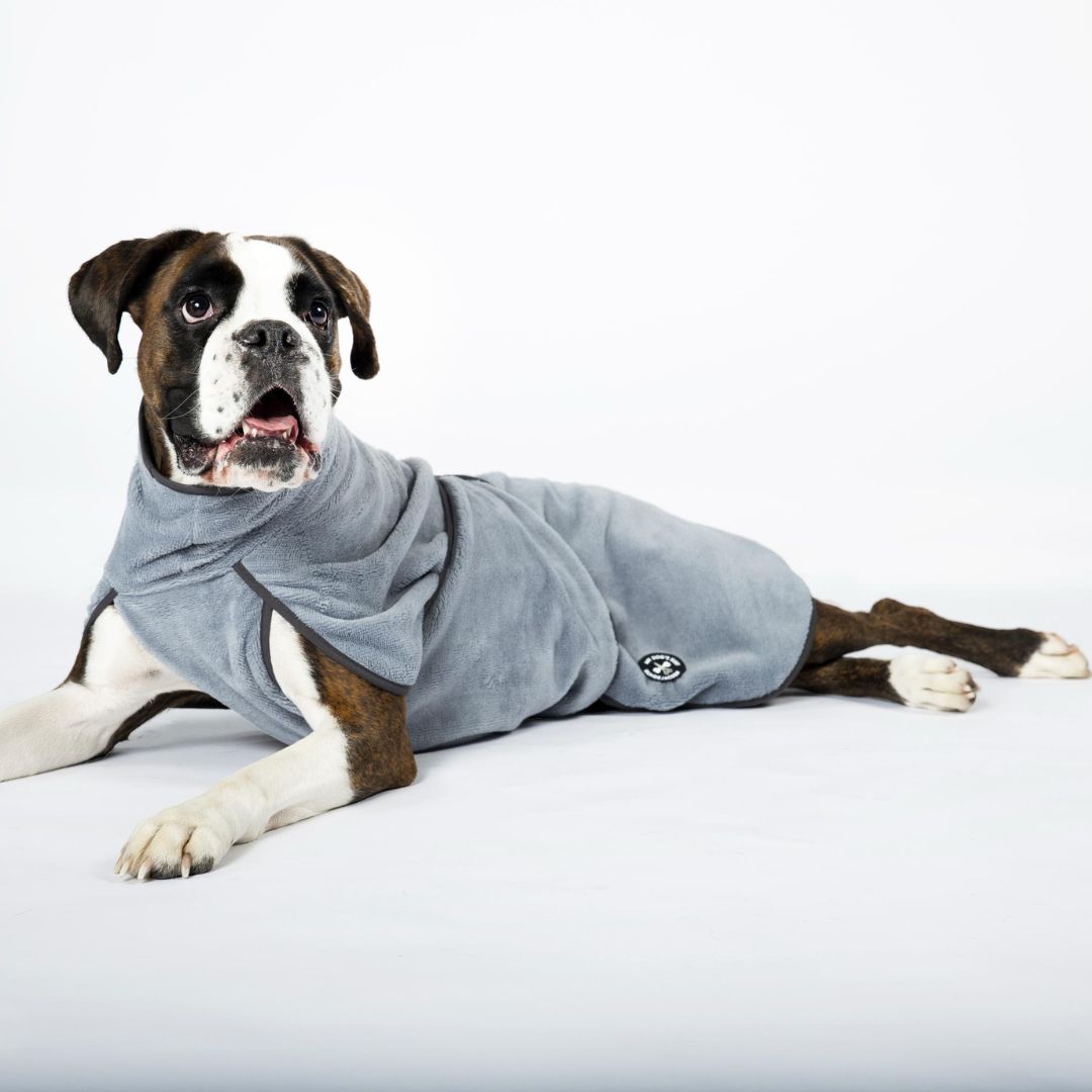 My-Dogs-Suit-Hundebademantel-Hundeschlafmantel-Fluffy-Grey-Boxer2