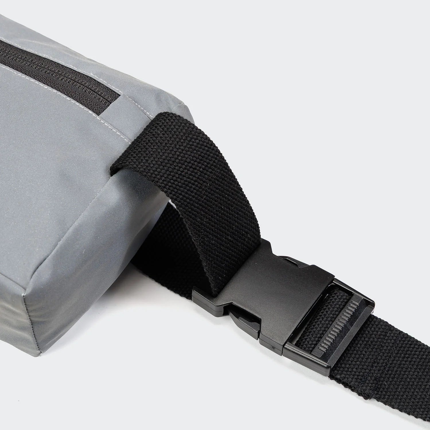 Cloud7-Bauchtasche-AKTIV-Reflective-Detail