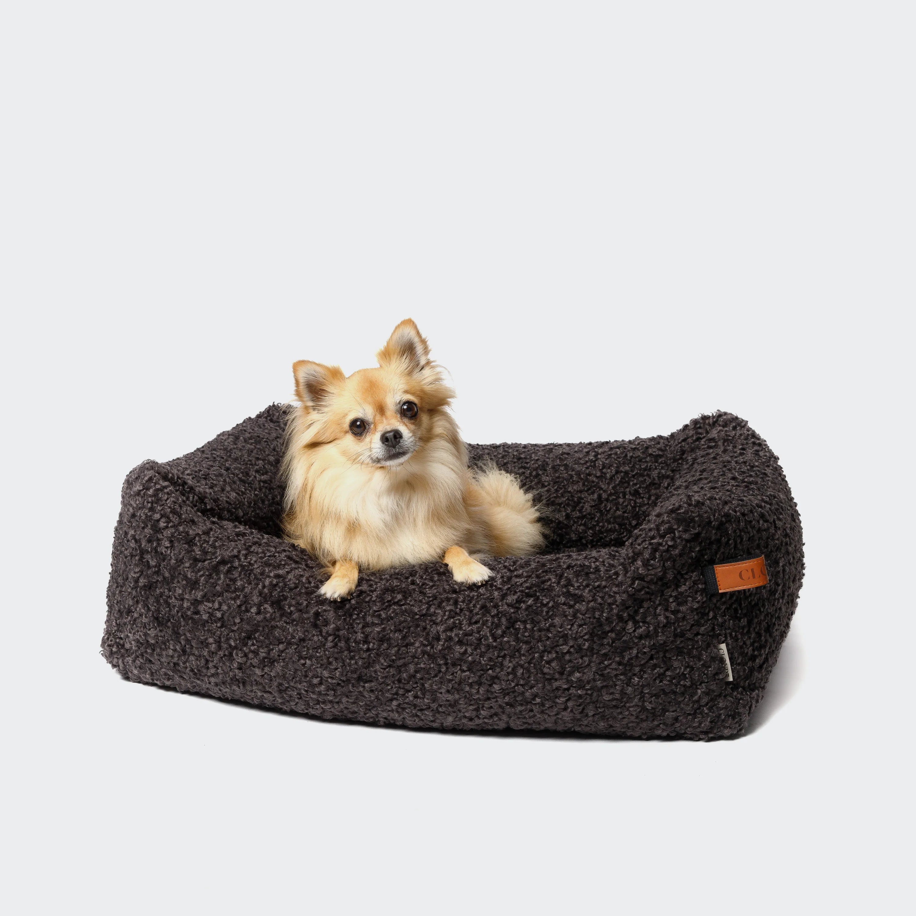 Cloud7-Hundebett-Sleepy-Deluxe-Curl-Chocolate-Hund