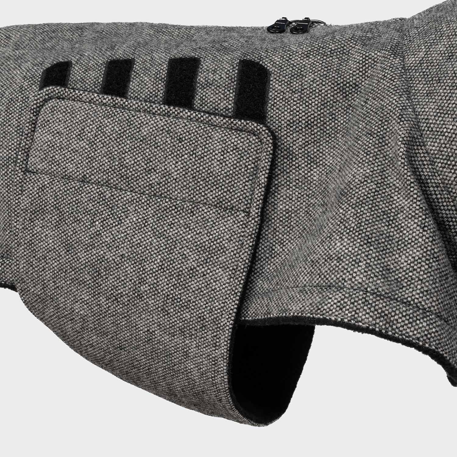 Cloud7-Hundemantel-Brooklyn-Tweed-Black-Detail