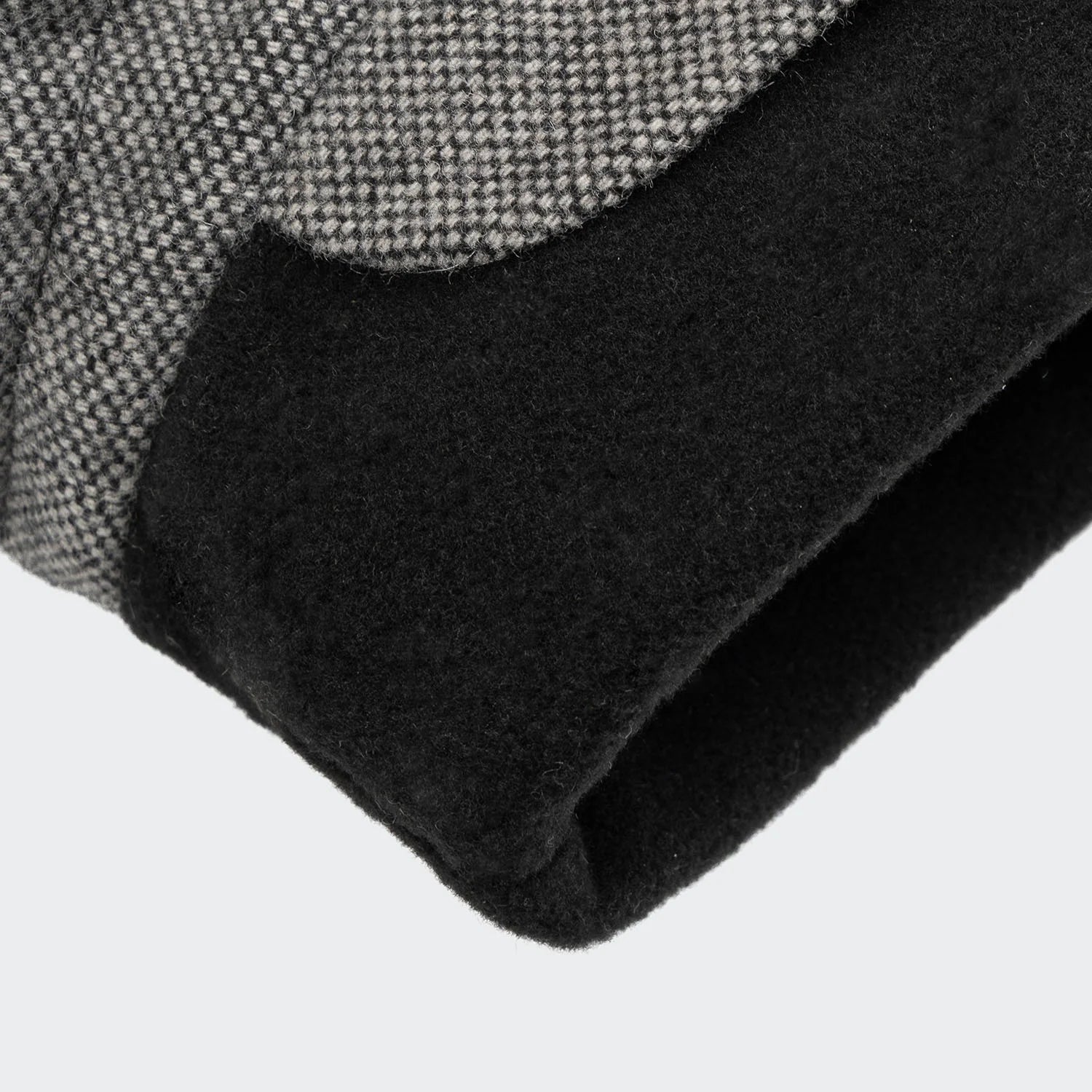 Cloud7-Hundemantel-Brooklyn-Tweed-Black-Long-Detail2