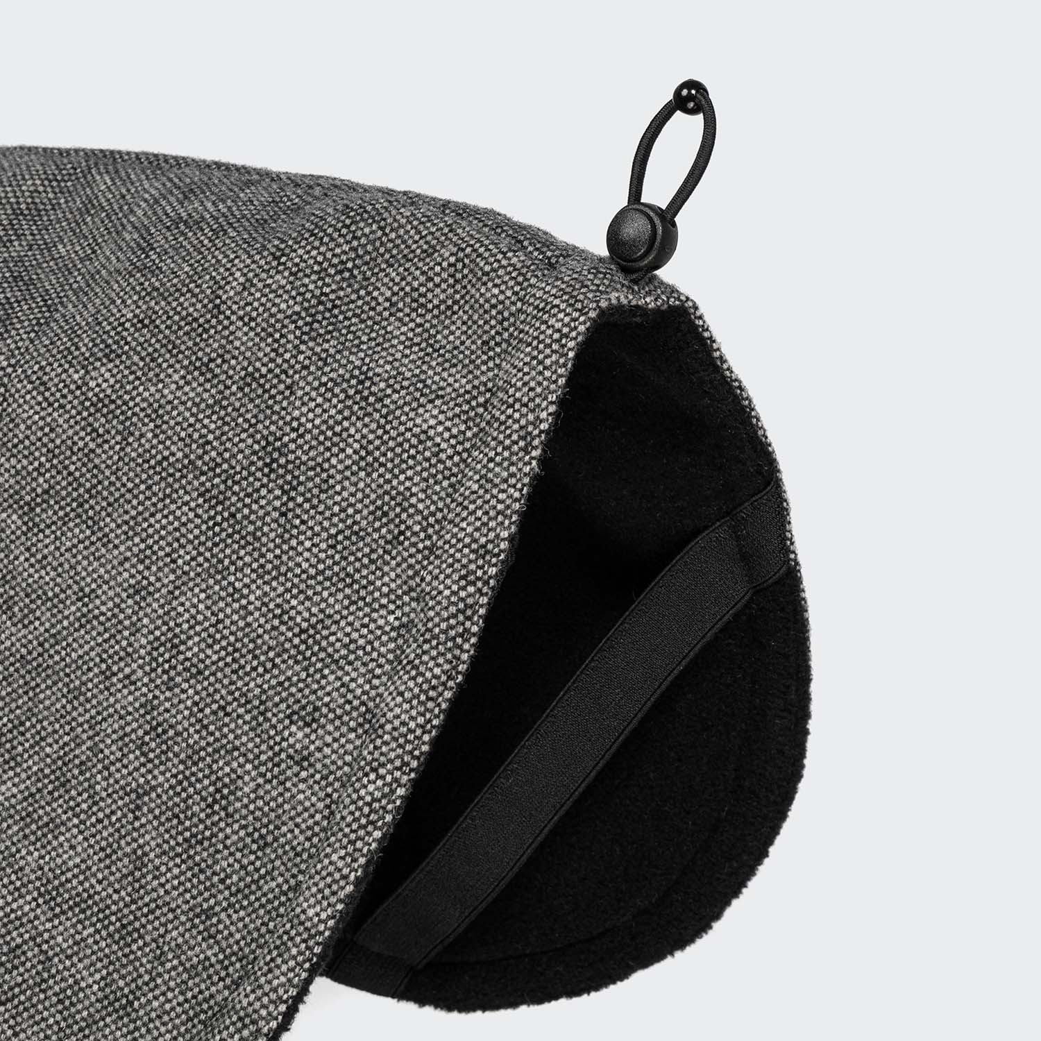 Cloud7-Hundemantel-Brooklyn-Tweed-Black-Long-Detail3