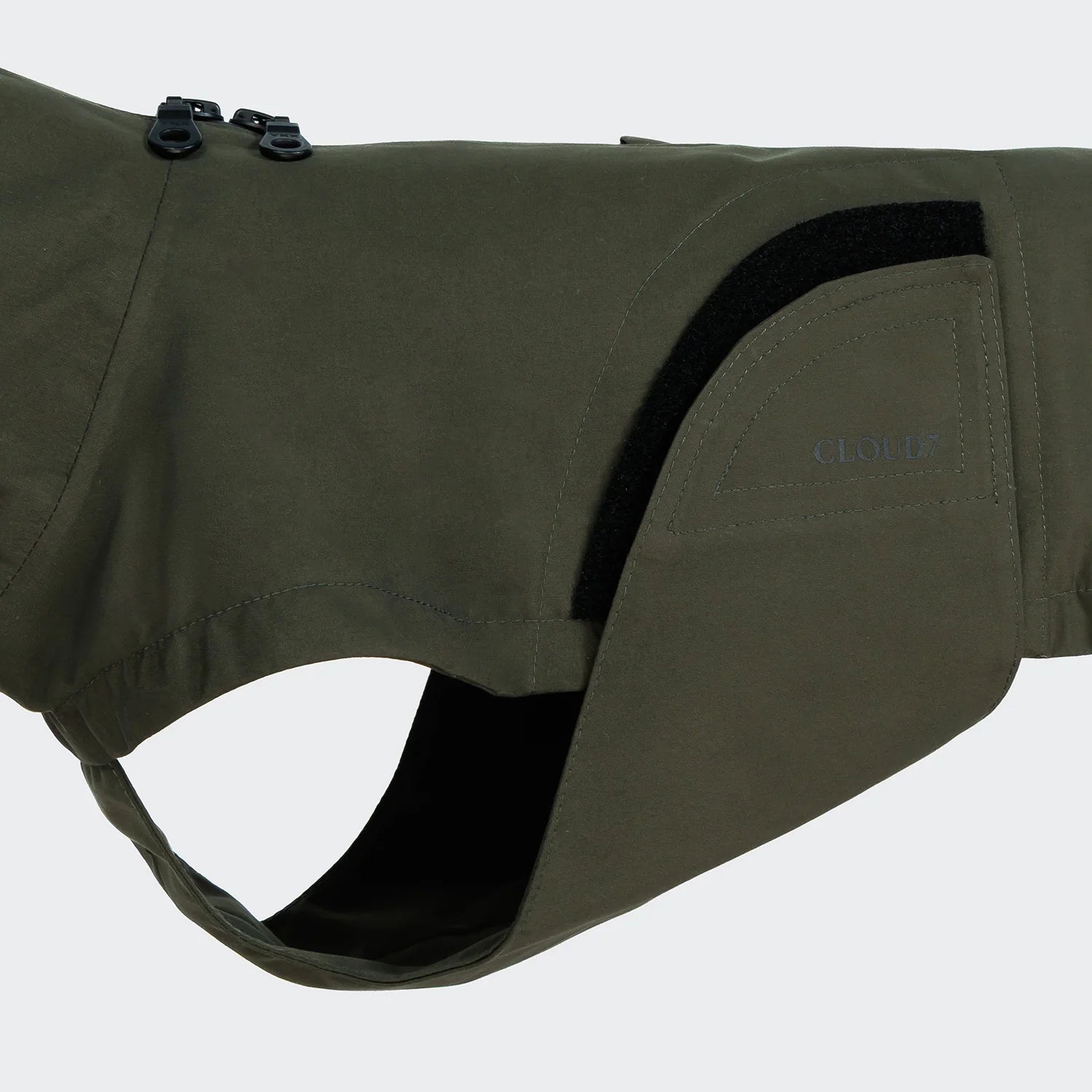 Cloud7-Hunderegenmantel-Dackel-Dark-Olive-2.0-Logo
