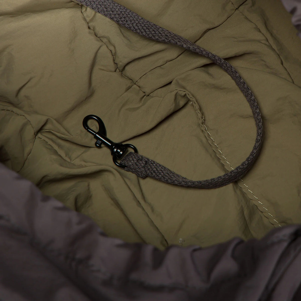 Cloud7-Hundeumhaengetasche-LTTL-Puffer-DarkGrey-Khaki-3