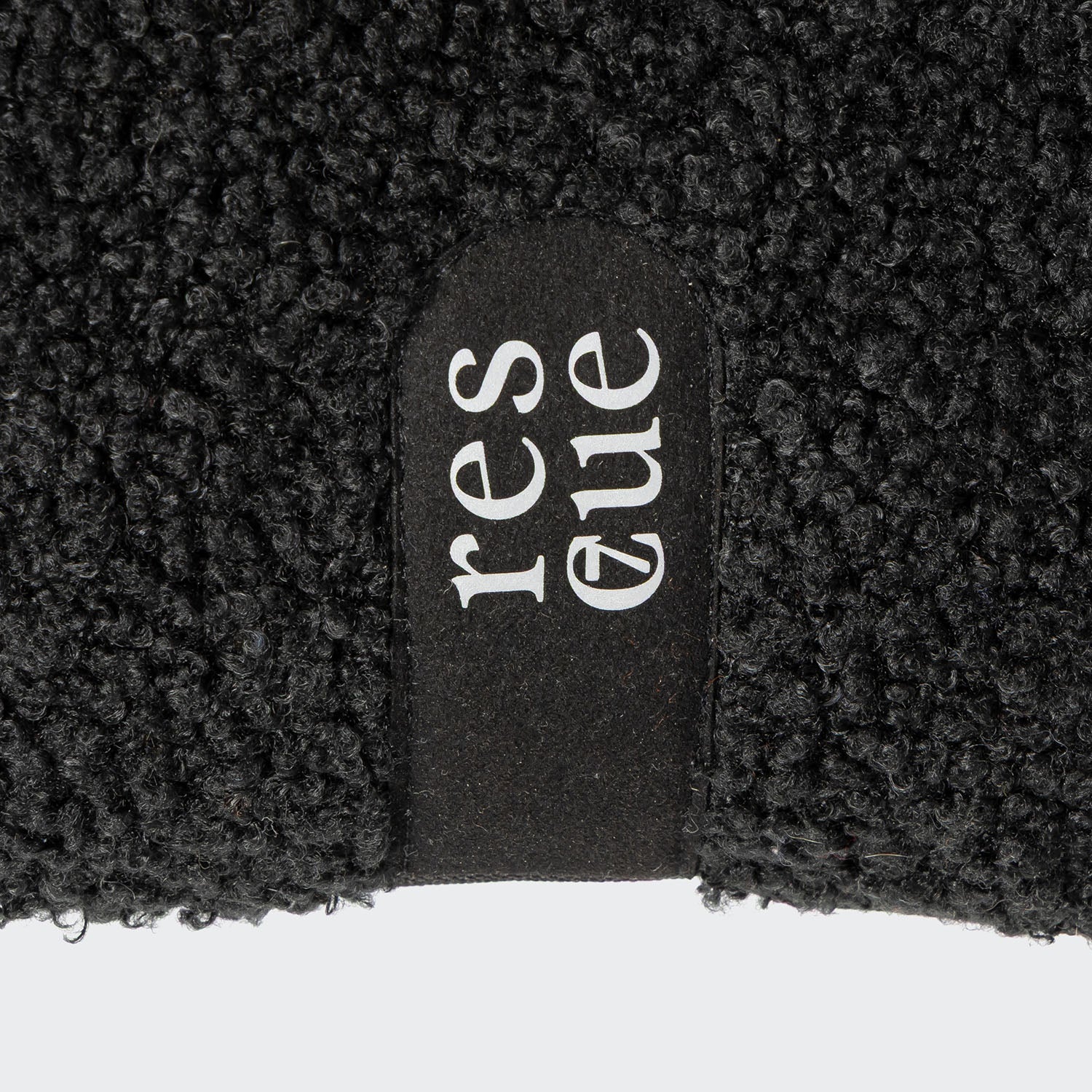 Cloud7-RESC7UE-Hundekissen-Bett-Plush-Black-Logo