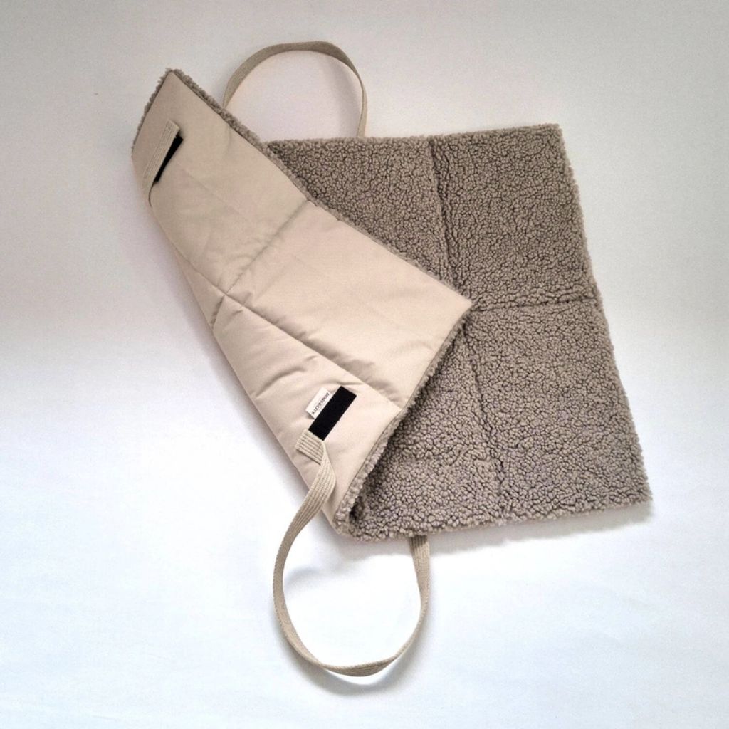 DogsintheCity-Reisematte-Travel-Pac-Paddy-Gravel-4