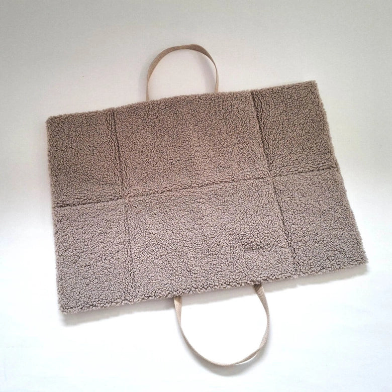 DogsintheCity-Reisematte-Travel-Pac-Paddy-Gravel-6