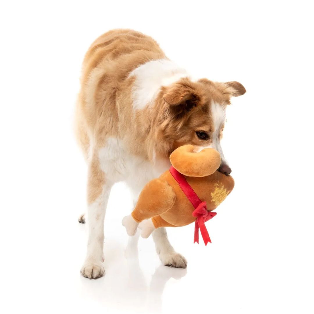 Fuzzyard-Hundespielzeug-LetsGetBasted-Hund4