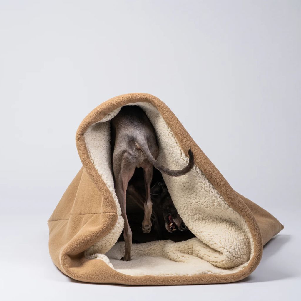 Karma-Hund-Teddy-Kuschelschlafsack-Beige-Mood