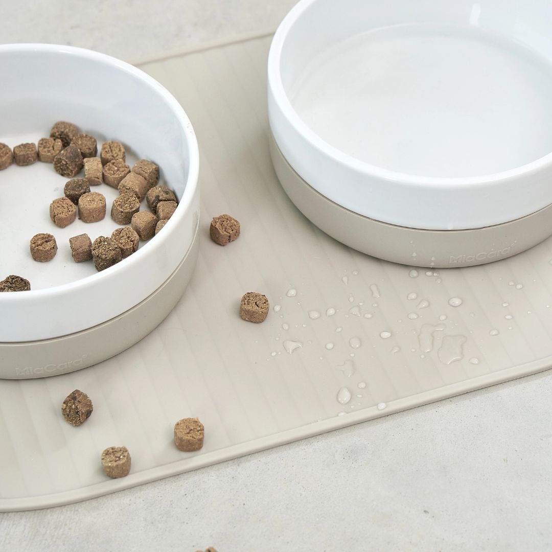 MiaCara-Hundenapfmatte-Pasto-Greige-Mood4